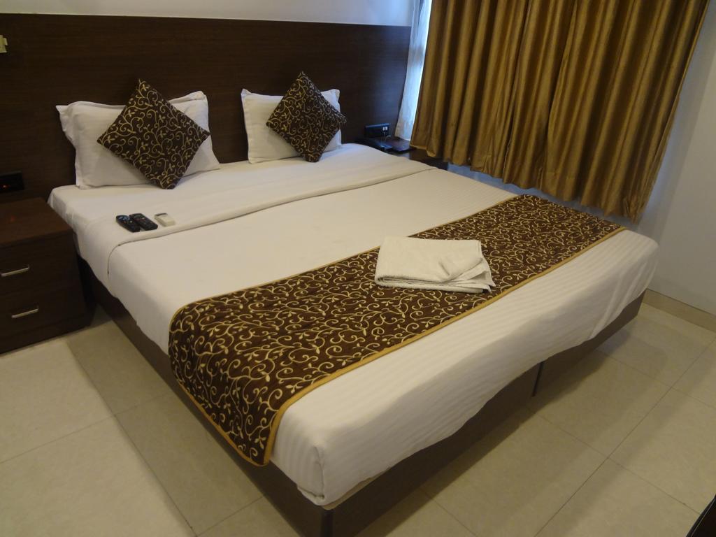 Hotel Adi Nagpur Exterior photo