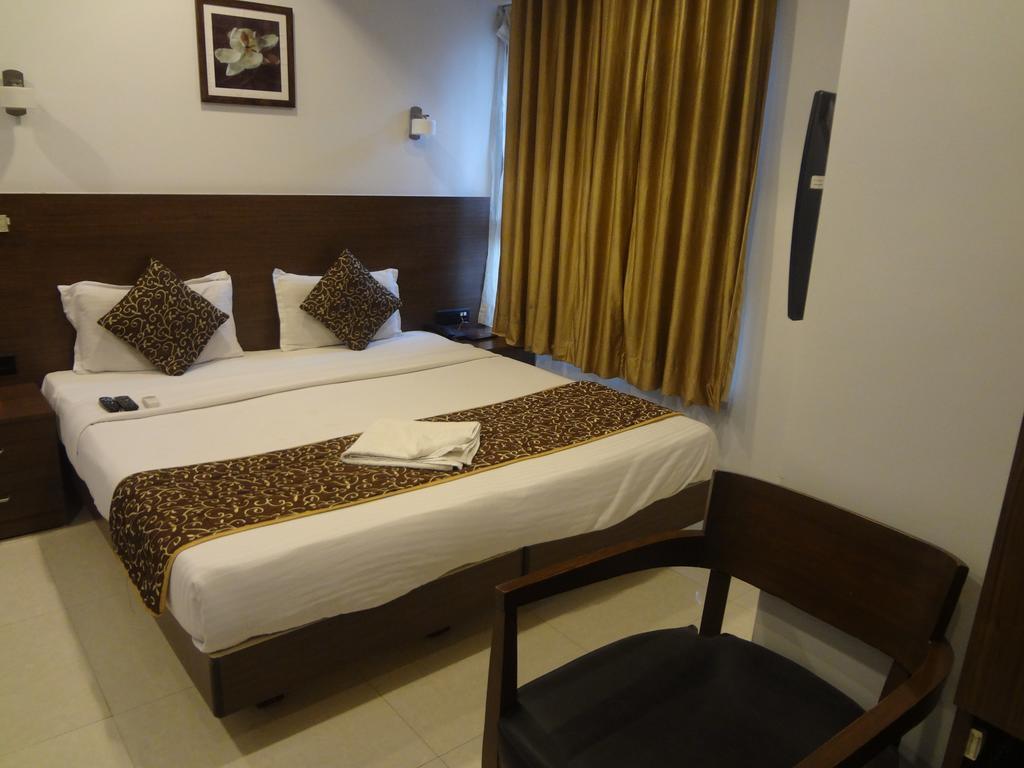 Hotel Adi Nagpur Exterior photo