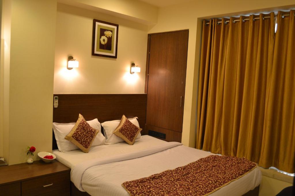 Hotel Adi Nagpur Exterior photo