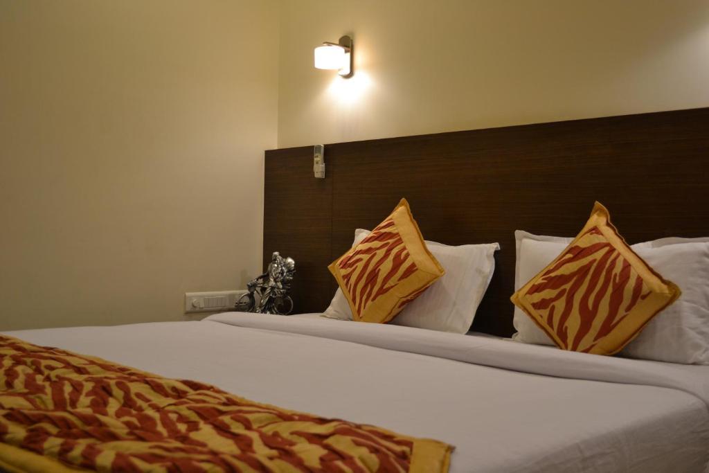 Hotel Adi Nagpur Room photo