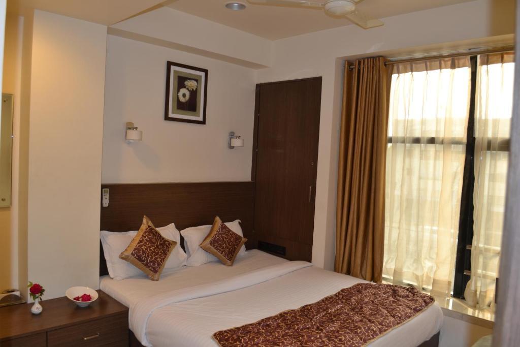Hotel Adi Nagpur Exterior photo