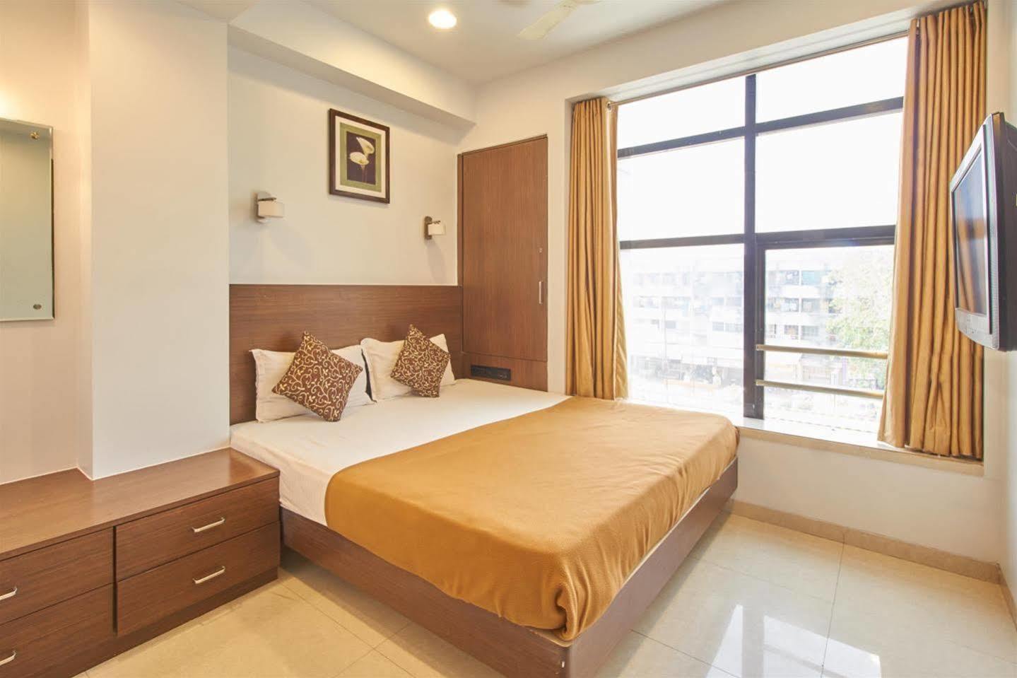 Hotel Adi Nagpur Exterior photo