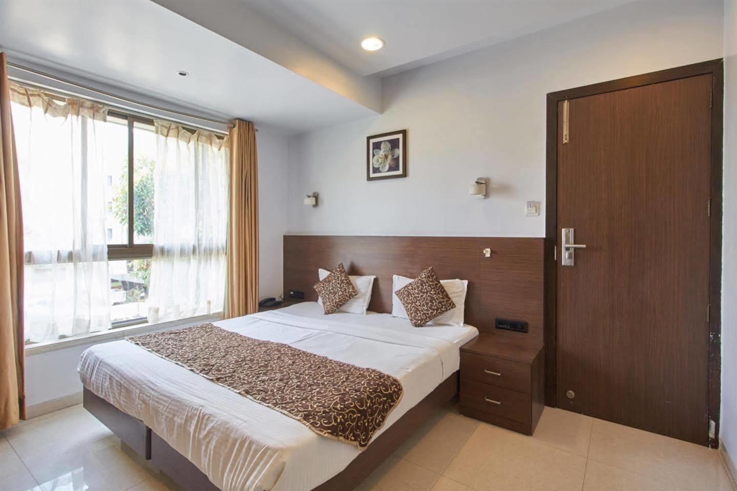 Hotel Adi Nagpur Exterior photo